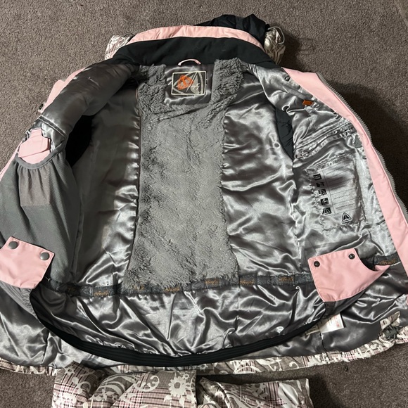 Winter jacket and pants - Picture 3 of 6